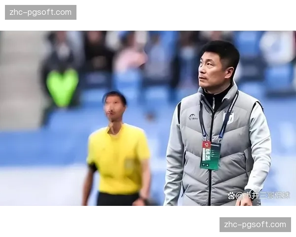 大连英博毛伟杰改踢左后卫成奇招，李国旭针对性限制对手边路突破